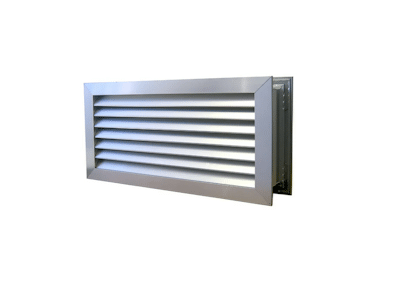Grila transfer 300x100, o grilă de ventilație metalică dreptunghiulară cu lamele orizontale, instalată într-o deschidere de perete pe un fundal alb.