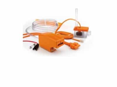 O mica Pompa de condens portocalie Mini Orange cu un fir atasat, conceputa pentru o ventilatie eficienta si echipata cu grila.