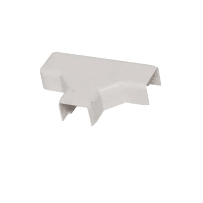 Un suport de ventilație din plastic Teu canal mascare 80x60 pe fundal alb.
