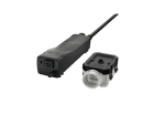 Conectorul electric Pompa de condens Vamp-X cu cablu se află alături de mufa dreptunghiulară corespunzătoare, ambele afișând logo-ul mărcii, pe un fundal alb - ideal pentru sistemele Pompa de condens.